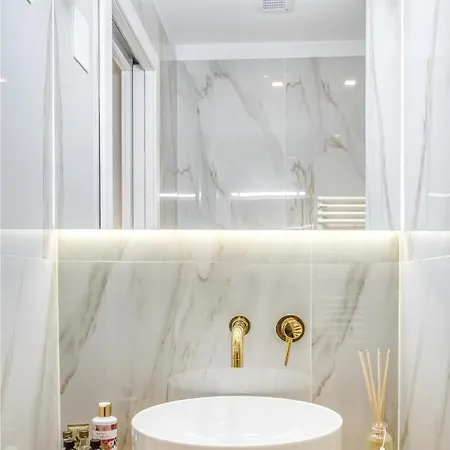 بيت ضيافة Trevi Luxury Suite *