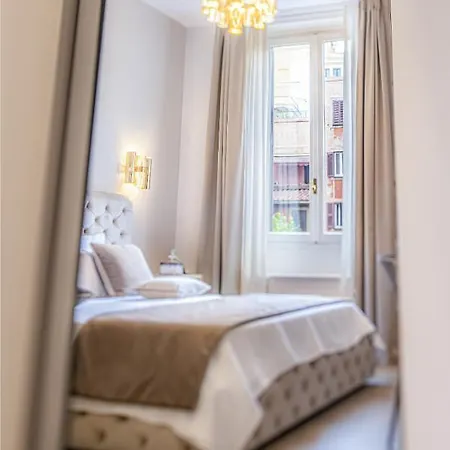 Trevi Luxury Suite * روما